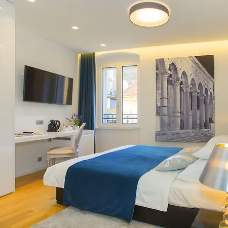 Luxury Paula 4*