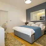 Maison d'hôtes Luxury Paula - In The Old Town 4*