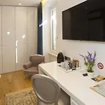 Luxury Paula - In The Old Town 4*