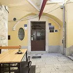 Luxury Paula - In The Old Town Maison d'hôtes 4*
