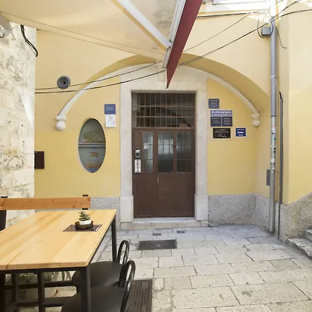 Luxury Paula - In The Old Town בית הארחה 4*