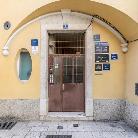 בית הארחה Luxury Paula - In The Old Town 4*