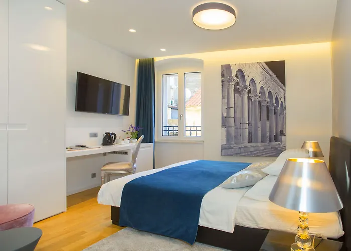 Luxury Paula - In The Old Town 4*