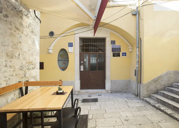 Luxury Paula - In The Old Town Pensión 4*